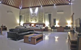Villa Beachside